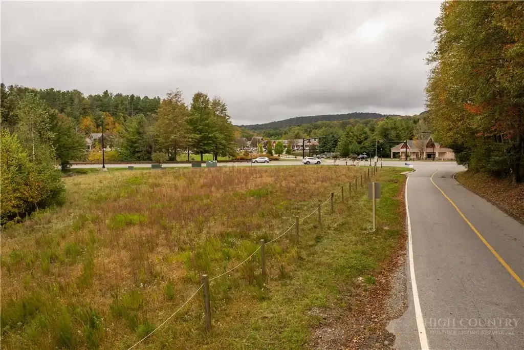 Tbd Valley Blvd/possum Hollow, Blowing Rock