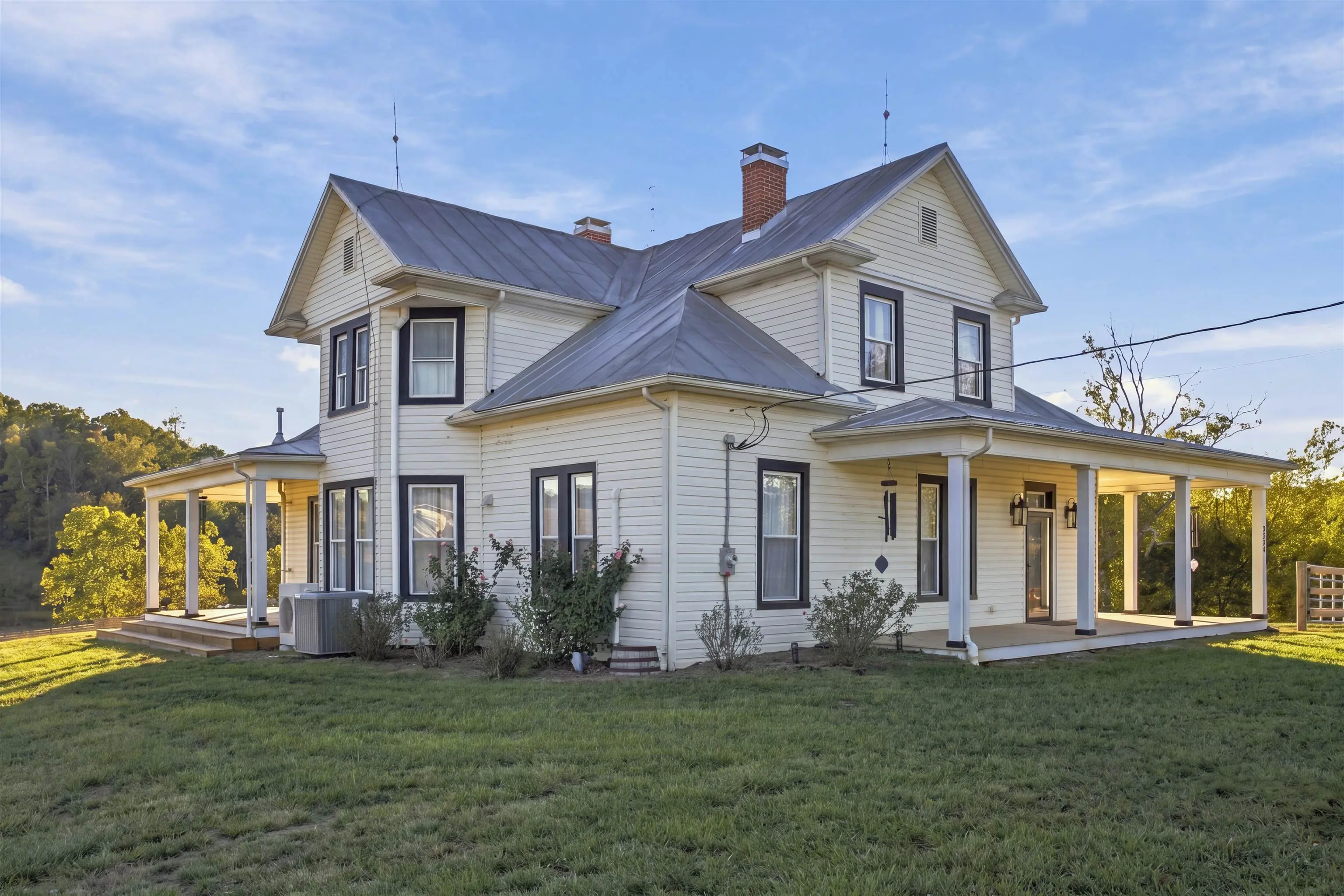 374 Finley Rd, Raphine