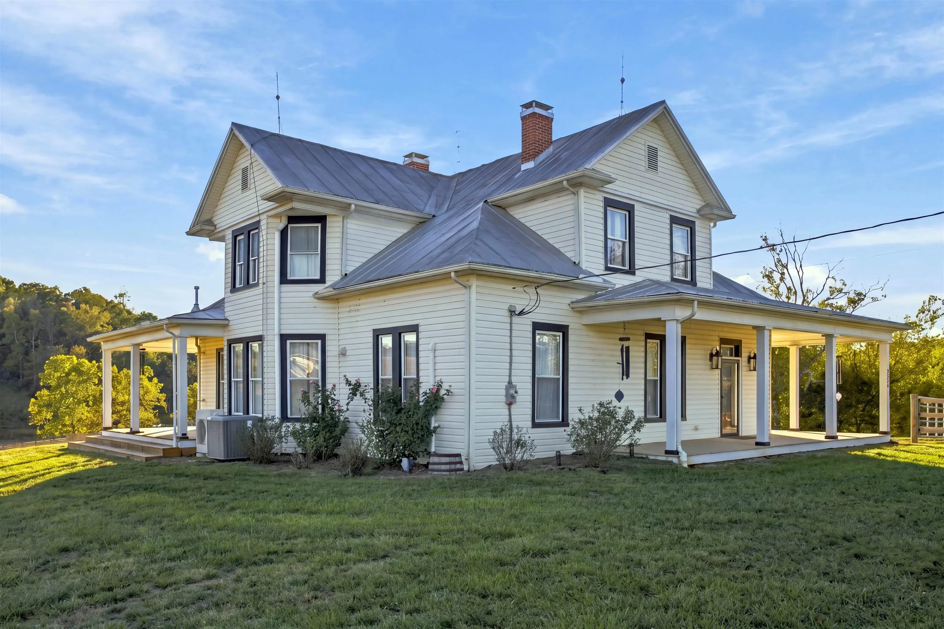 374 Finley Rd, Raphine