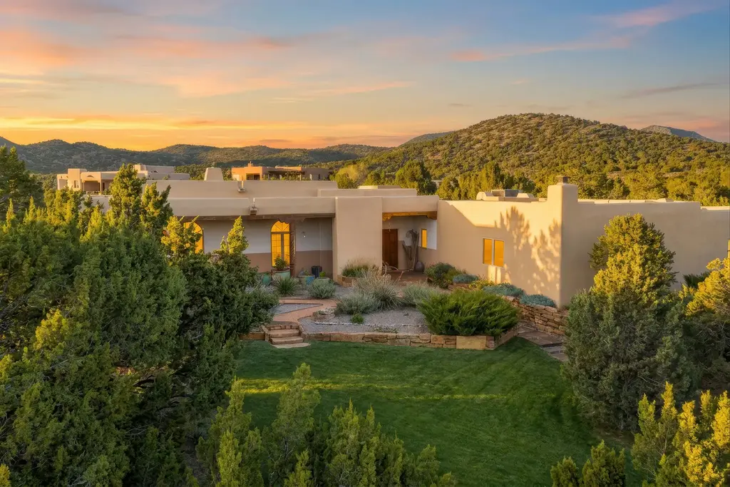 39 Camino Cabo, Santa Fe