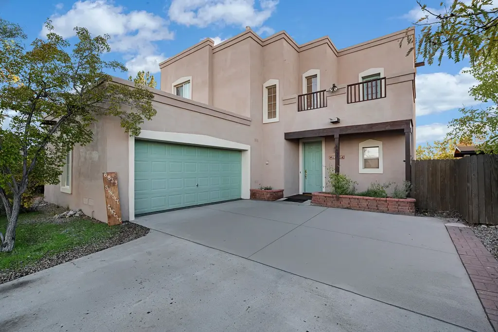 6833 Sunset Circle, Santa Fe