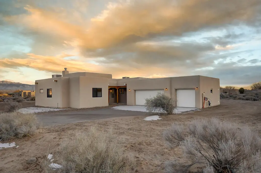 1597 Camino De La Tierra Road, Corrales
