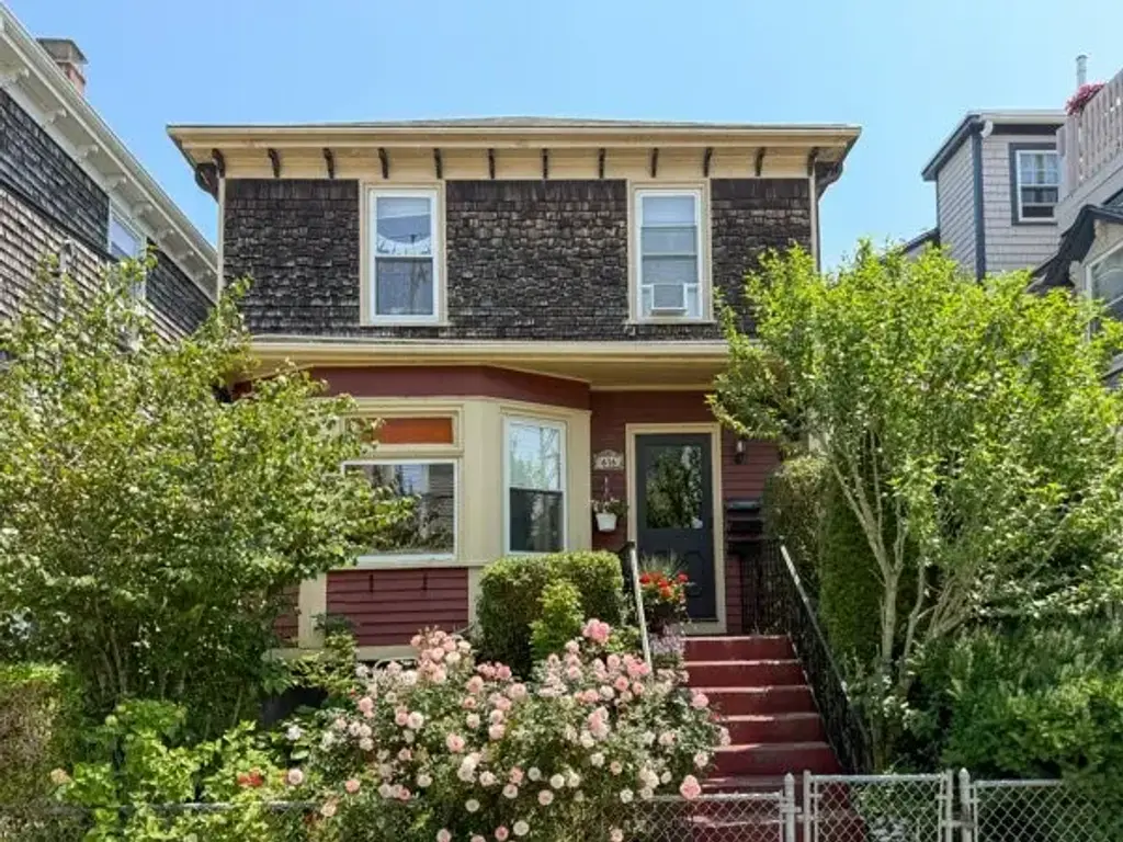 616 Thames St # 3, Newport