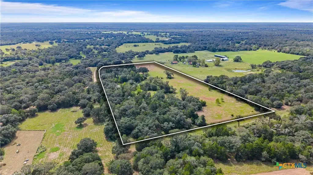 442 County Road 16d, Hallettsville