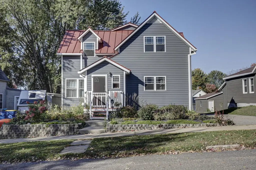 210 East St, Merrill