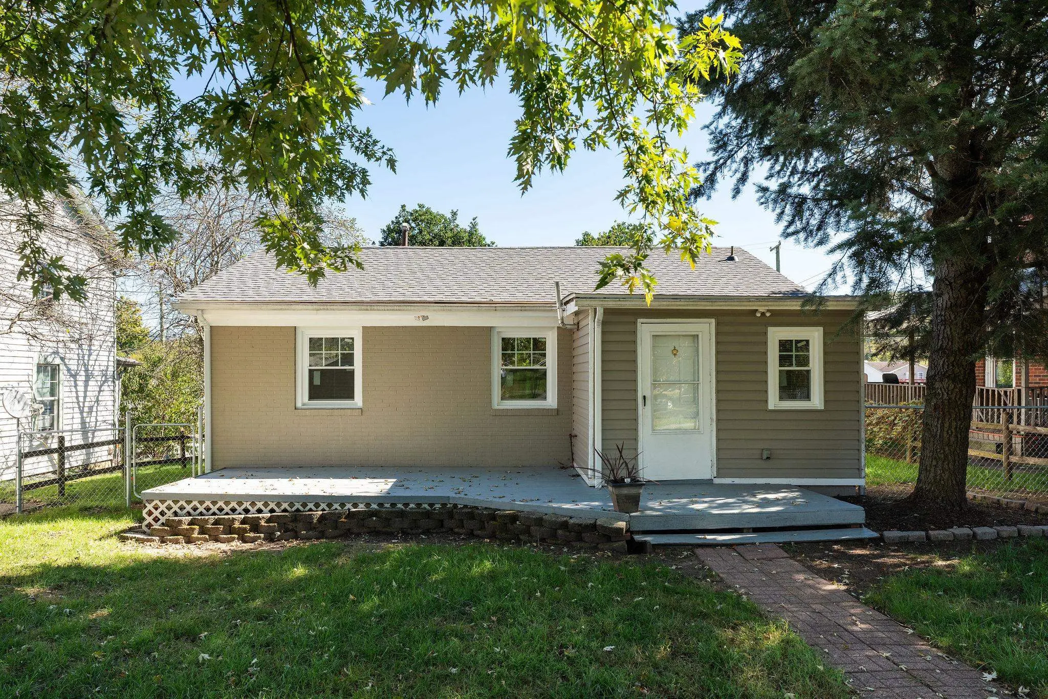 605 N Delphine Ave, Waynesboro