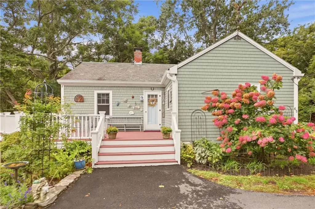 65 Green End Ave, Middletown