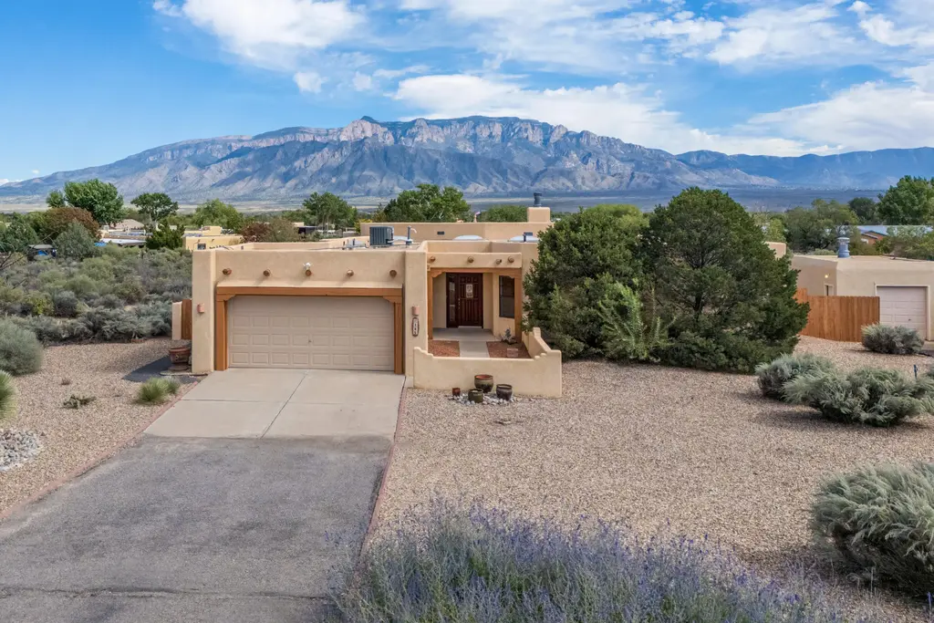 105 Watson Court, Corrales