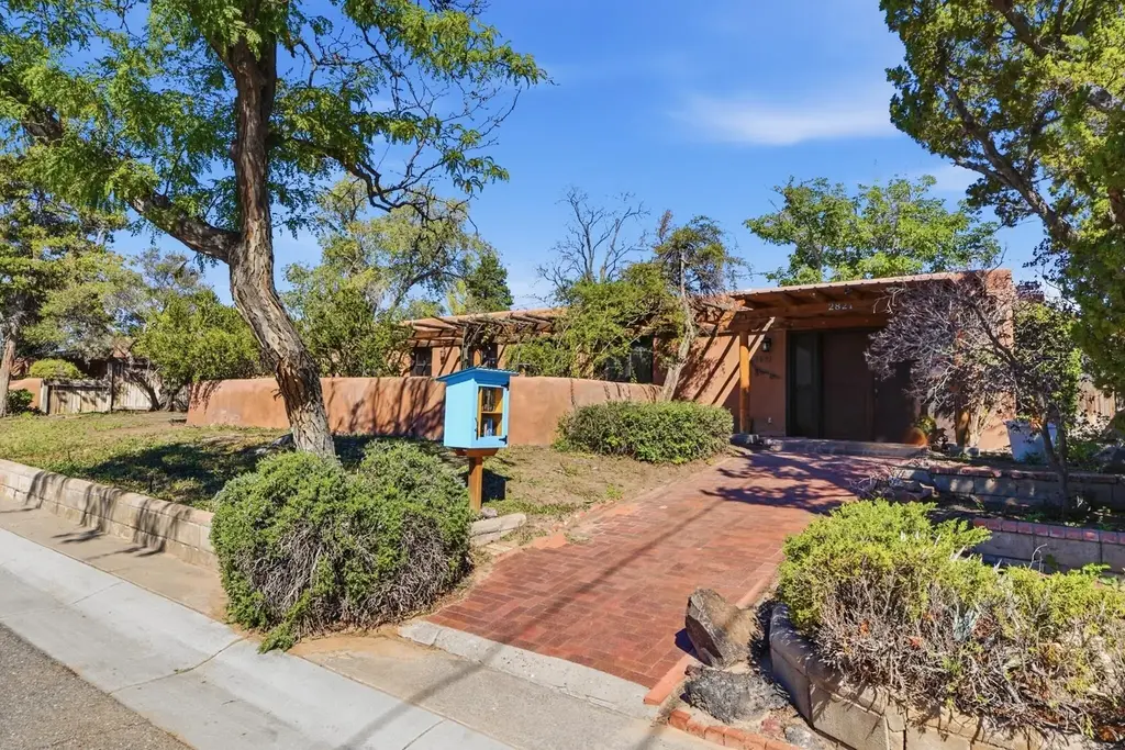 2821 Rio Vista Court Sw, Albuquerque