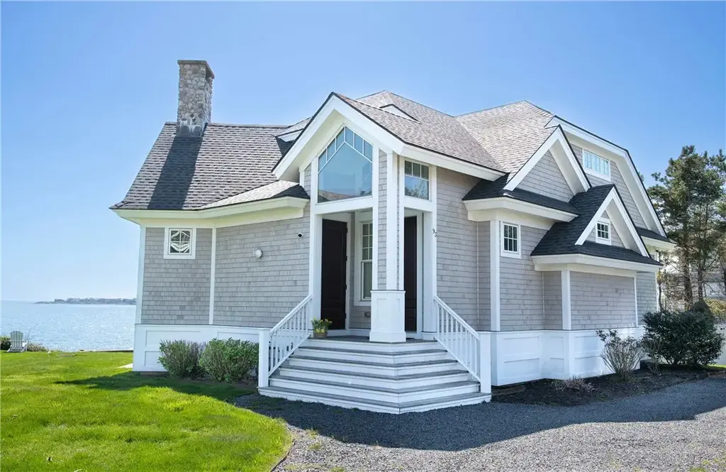 93 Shore Dr, Middletown