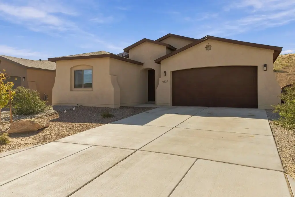 4837 Guadalupe Peak Street Sw, Los Lunas