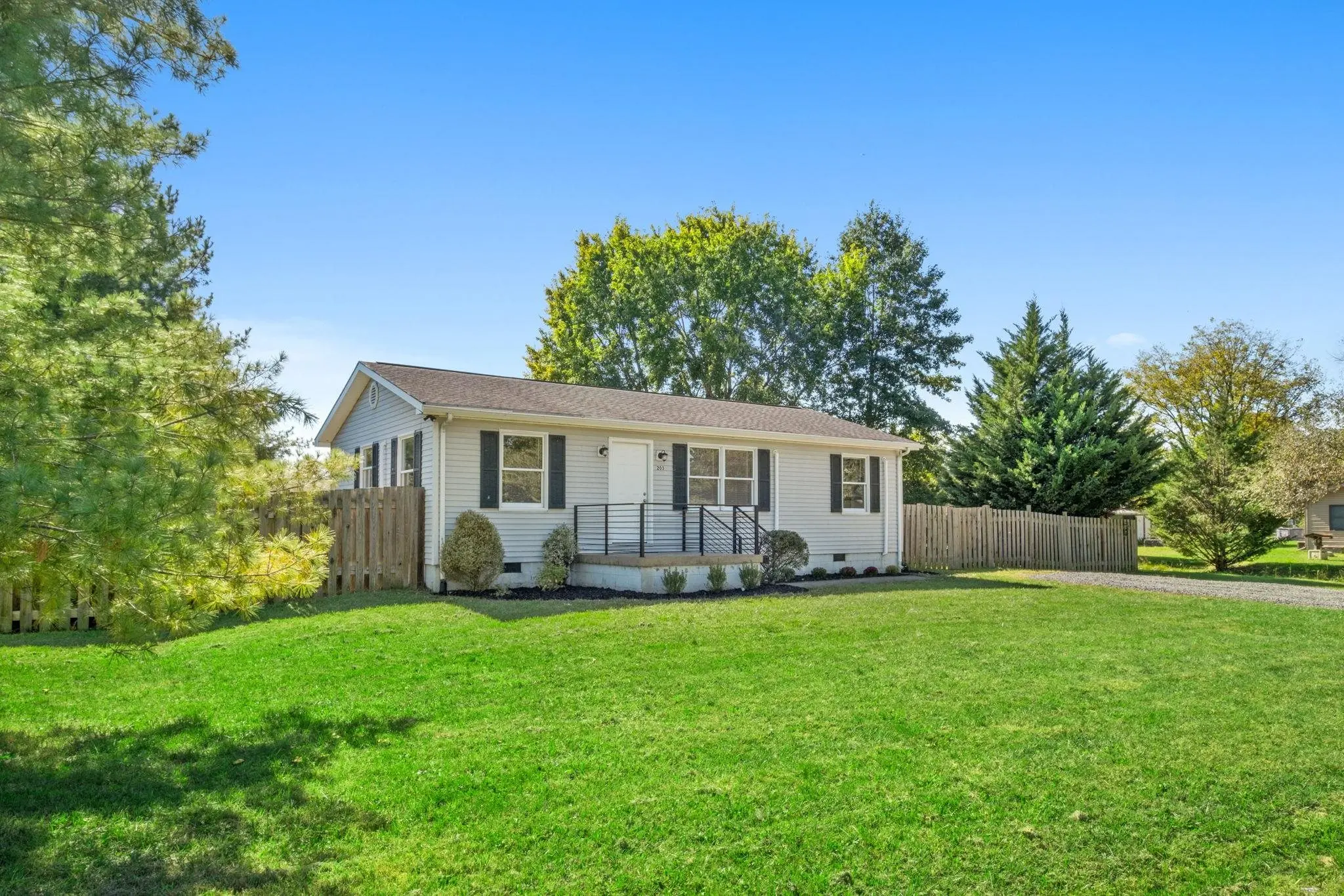 203 16th St, Grottoes
