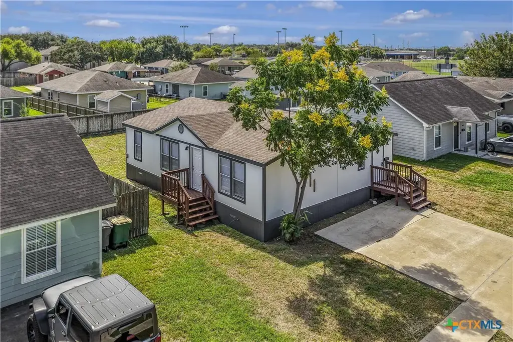 811 E Mesquite Lane, Victoria