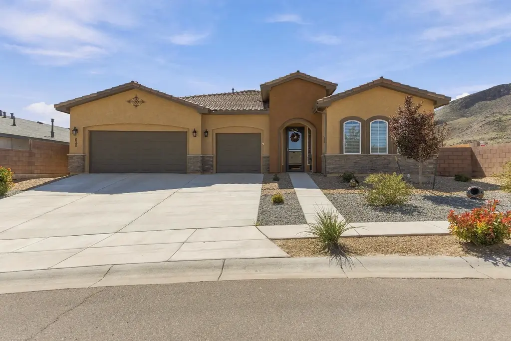 620 Rio Chama Circle Sw, Los Lunas