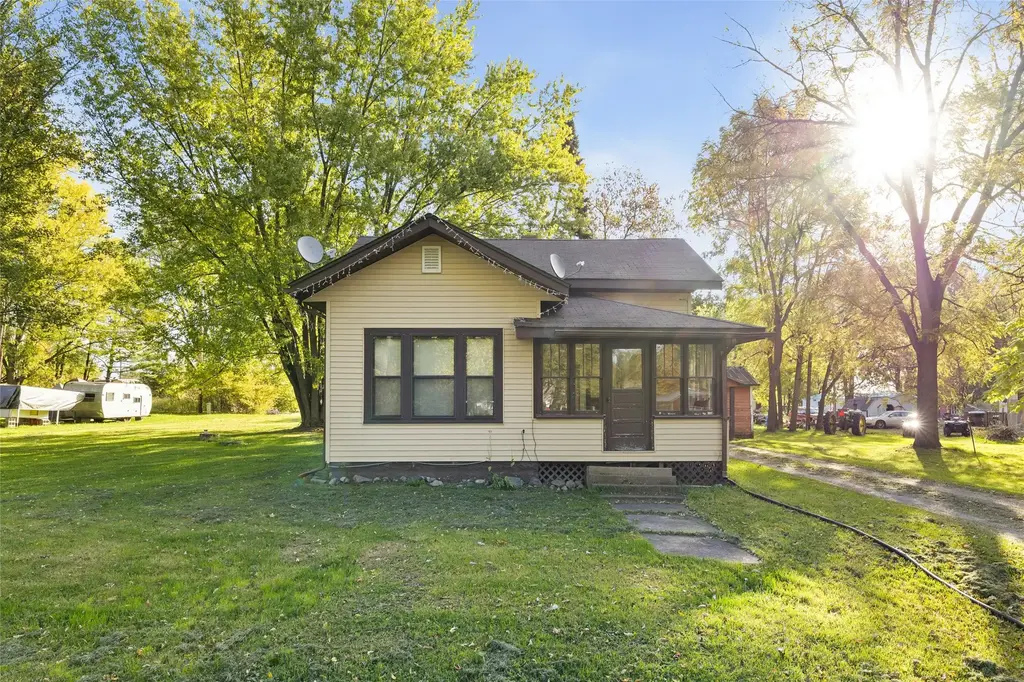 N3072 Clark Street, Humbird