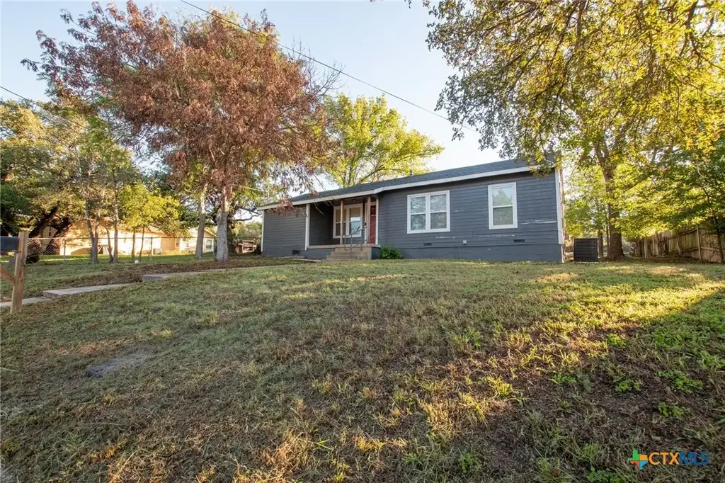 605 S Summer Street, Lampasas