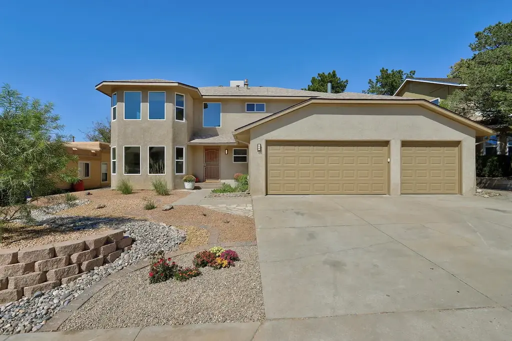 5823 Lost Dutchman Avenue Ne, Albuquerque