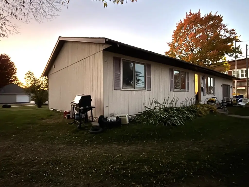 100 S Pine St, Merrill