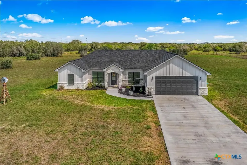 1270 Bliss Drive, Victoria