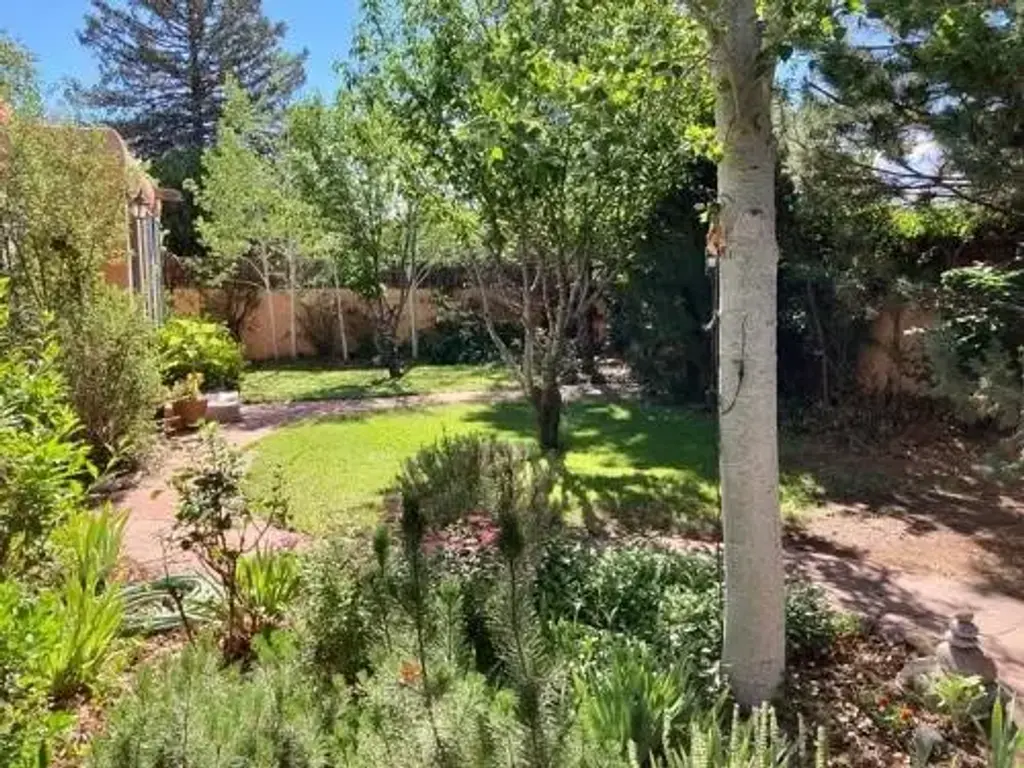 2039 Kiva, Santa Fe