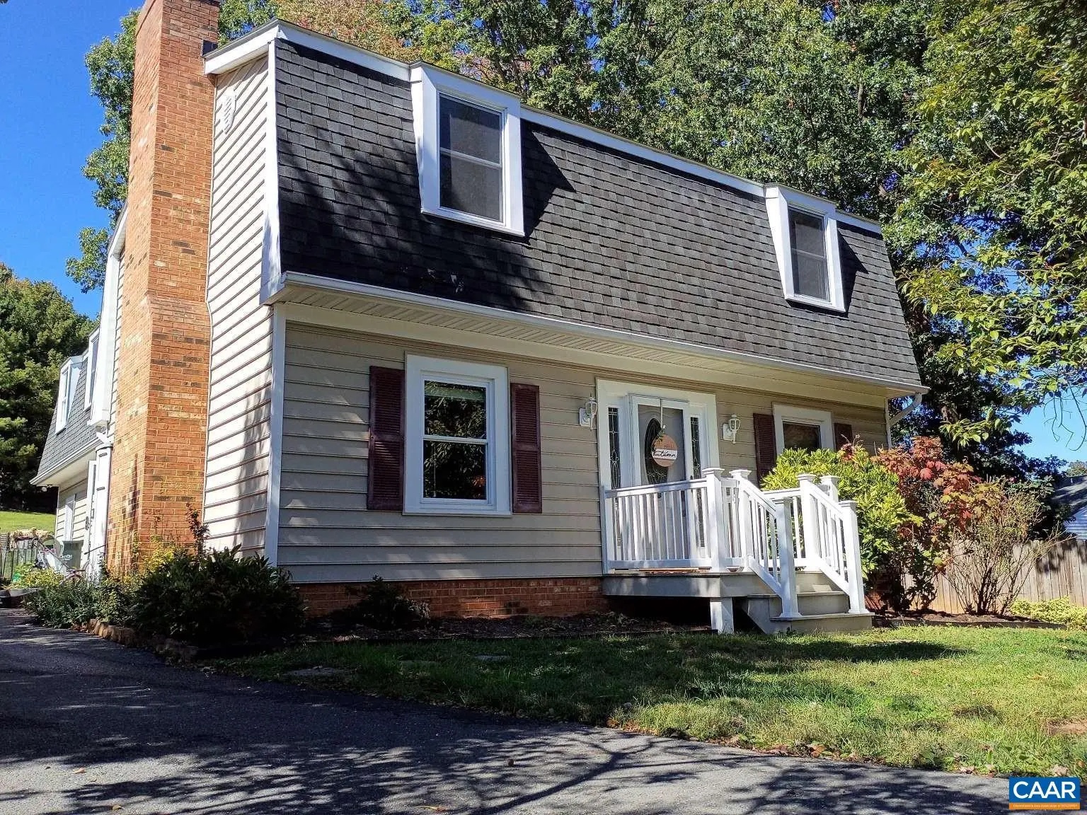206 Robinhood Rd, Staunton