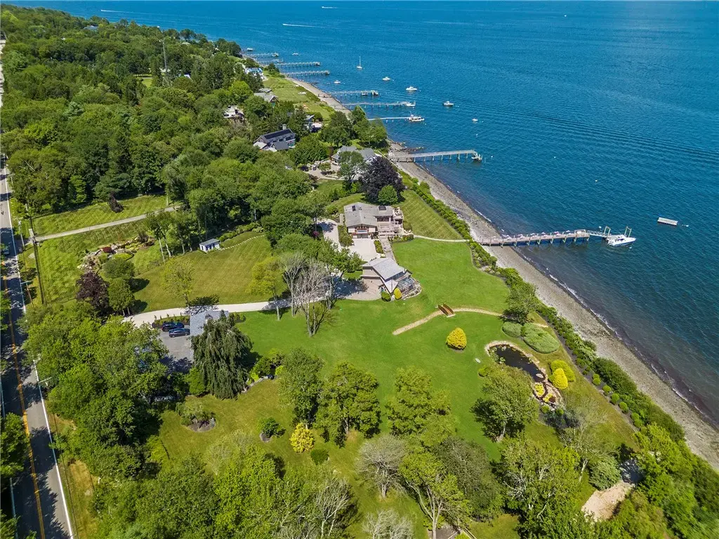 556 East Shore Rd, Jamestown