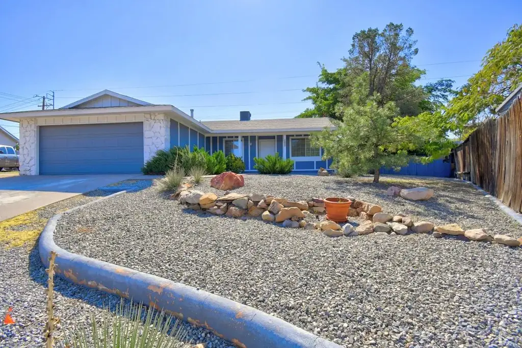 8132 Monterey East Avenue Ne, Albuquerque