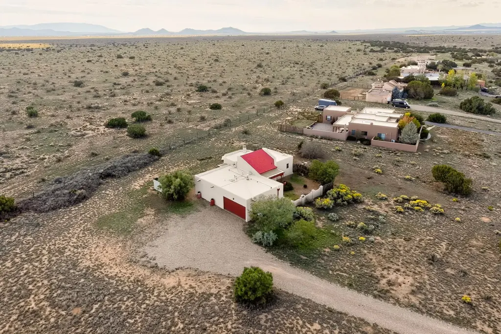 39 Camerada Road, Santa Fe