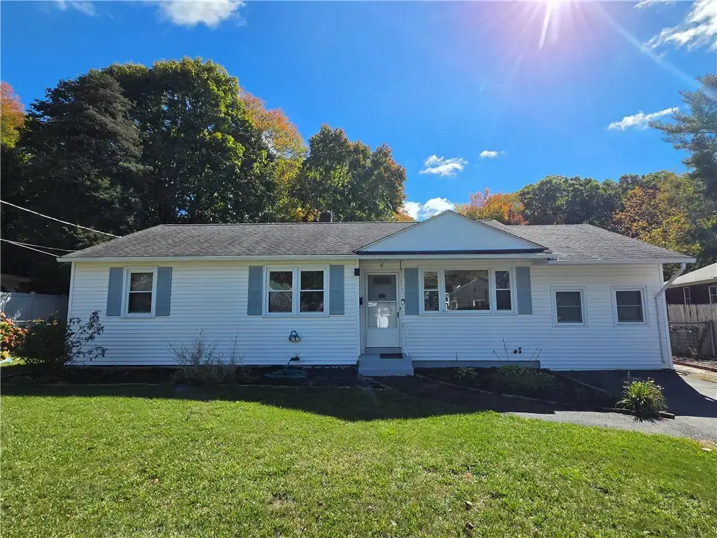 11 Dupont Cir, North Kingstown