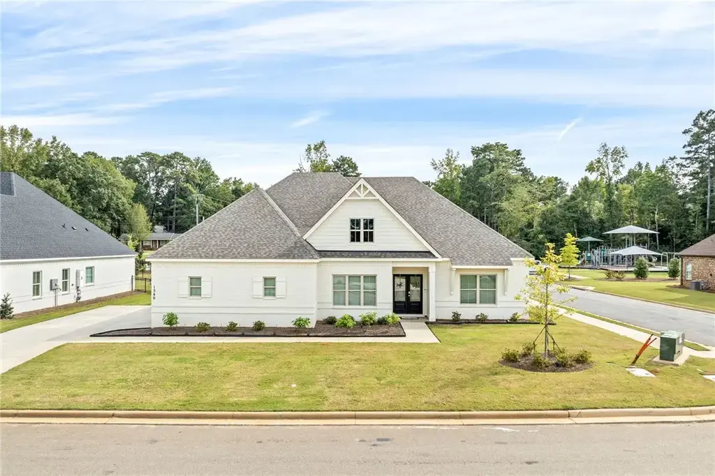 1549 Hidden Lakes Dr, Opelika