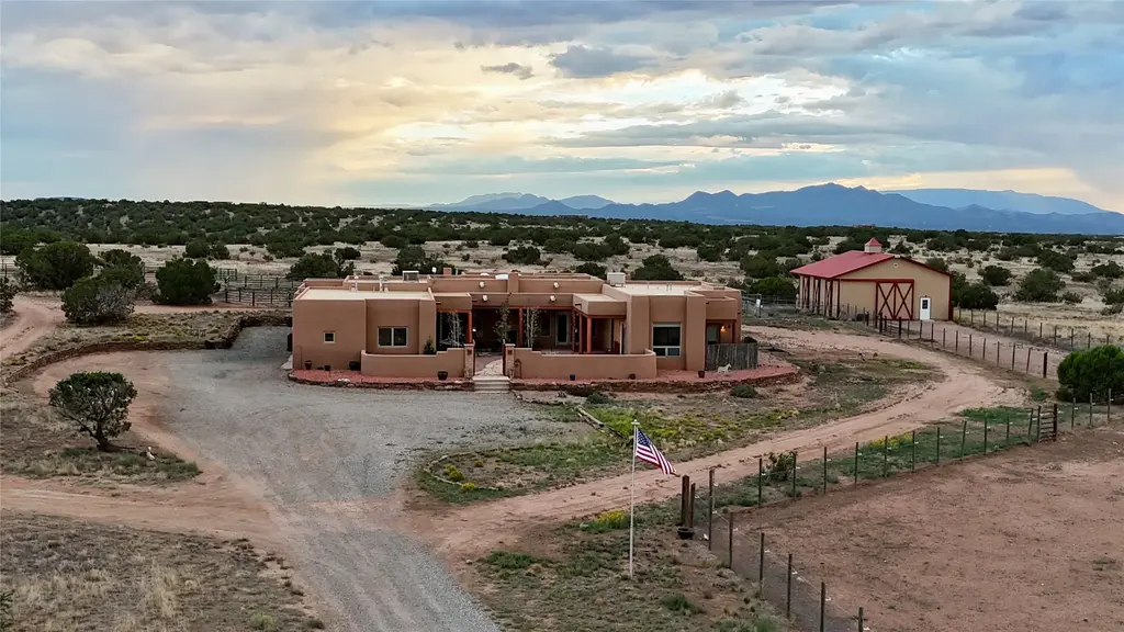 15 Silver Saddle, Santa Fe