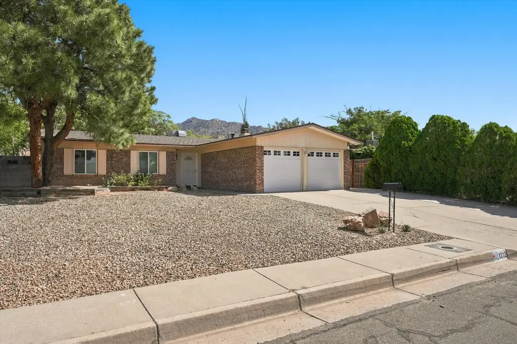 1212 Willys Knight Drive Ne, Albuquerque