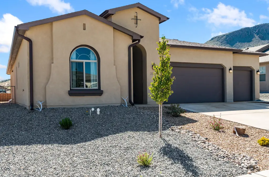 3771 Santa Fe Trail Sw, Los Lunas