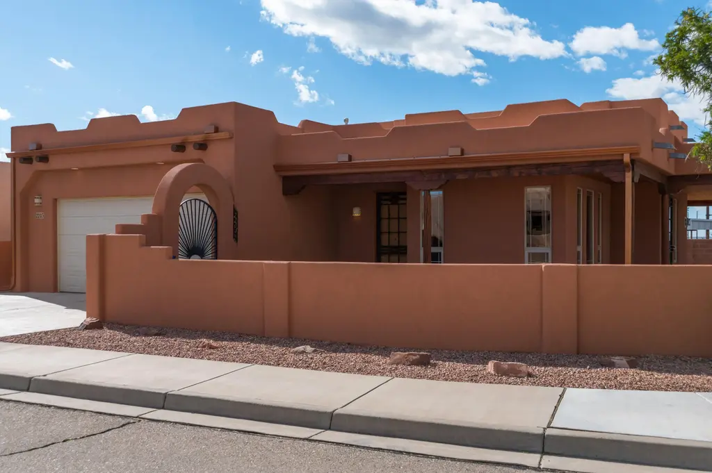 2203 Calle De Silverio Sw, Los Lunas