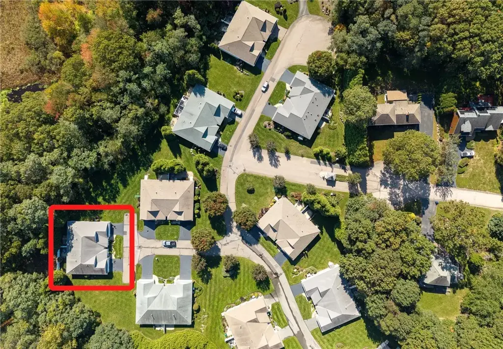 19 Classic Ct, North Kingstown