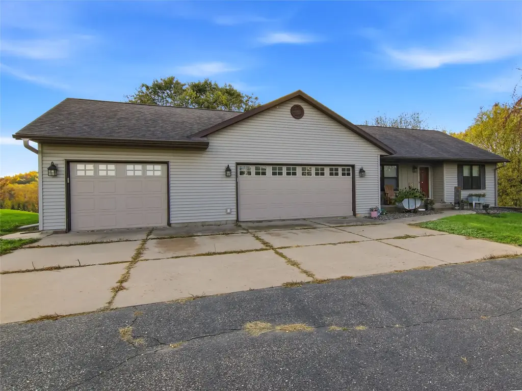 E9412 690th Avenue, Elk Mound