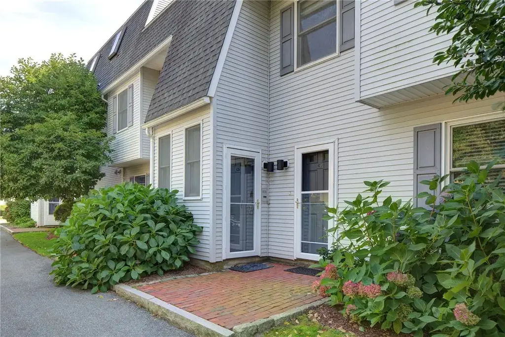 364 Bellevue Ave # D7, Newport