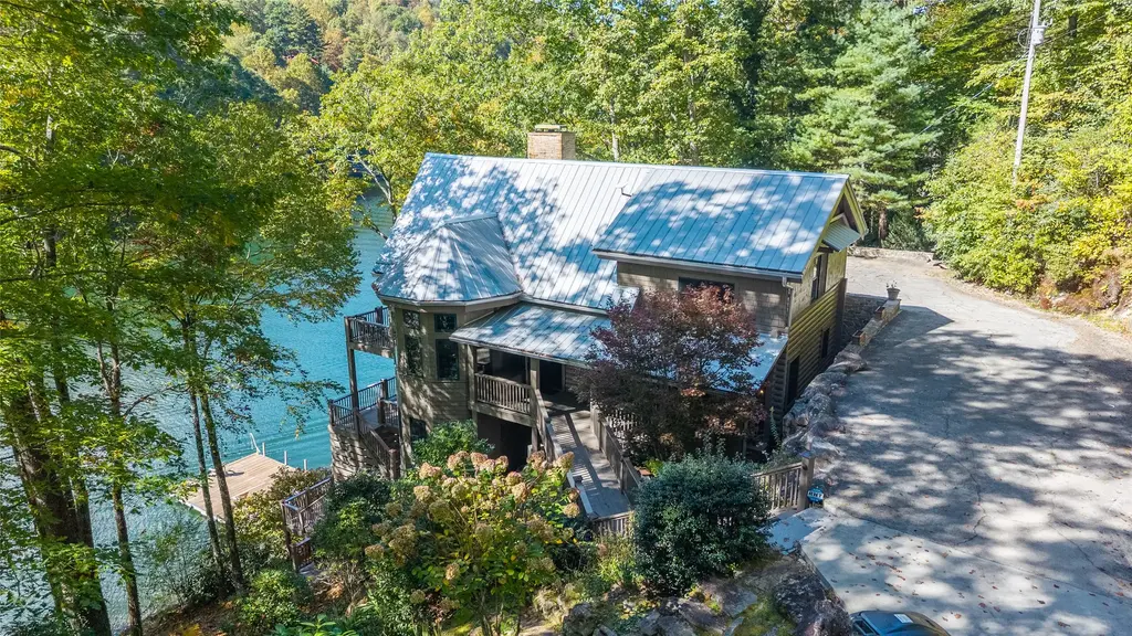 512 Sparkling Waters Drive, Glenville