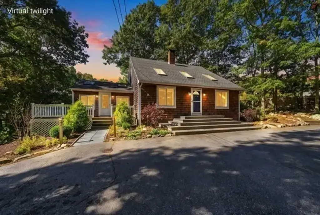 171 Crandall Rd, Tiverton