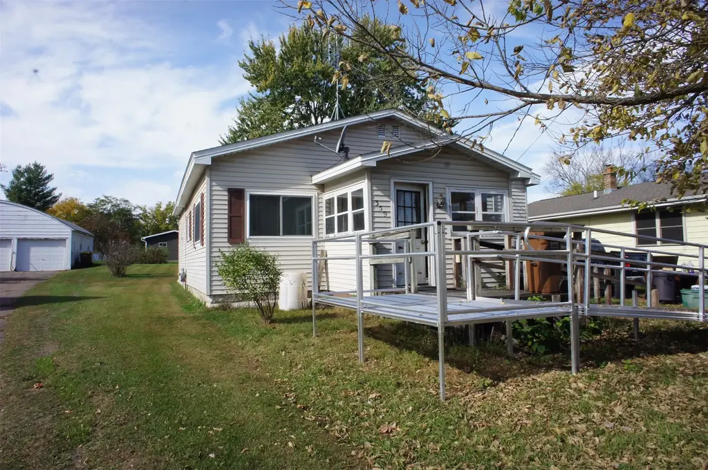 359 S State Street, Mondovi