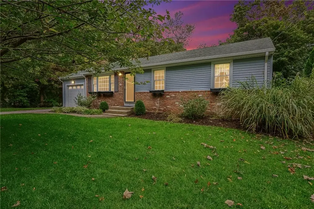 6 Wampanoag Cir, North Kingstown