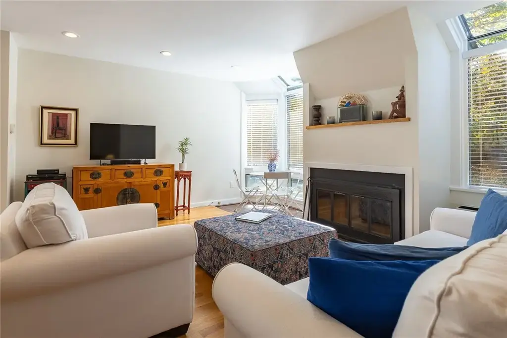 421 Bellevue Ave # 2d, Newport