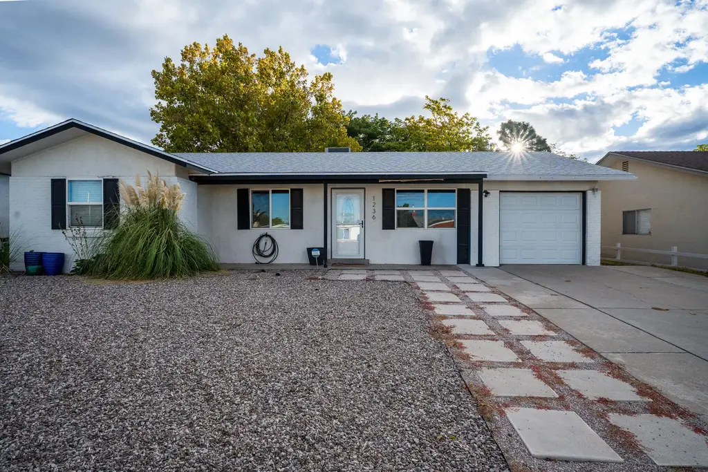 1236 Hupmobile Drive Ne, Albuquerque