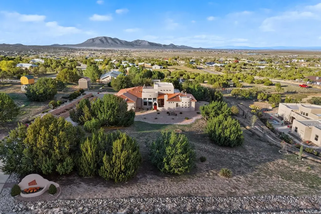 7 Camino Coyote, Edgewood