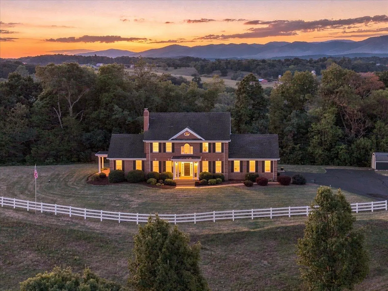 319 Parkins Ln, Verona