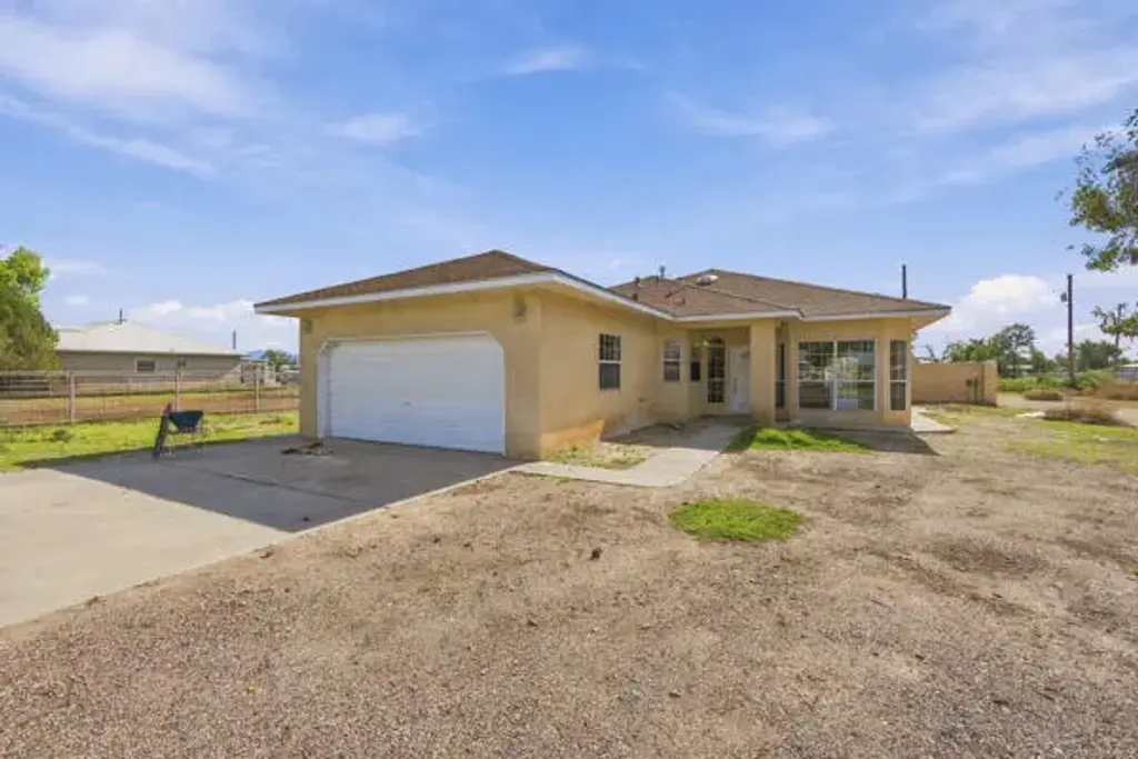 13 La Loma Court, Belen