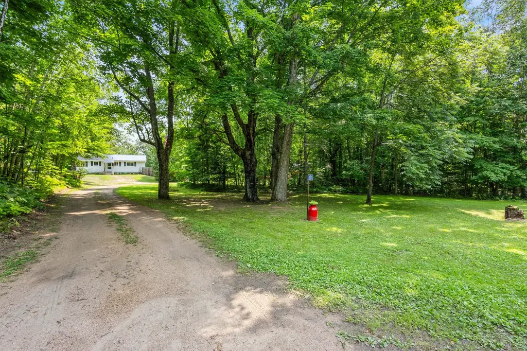 N9117 Forest Rd, Deerbrook