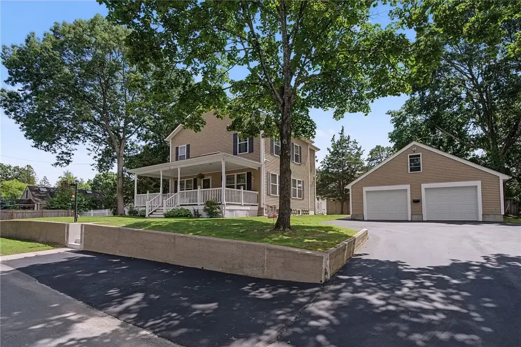 81 Rogers Ave, Barrington