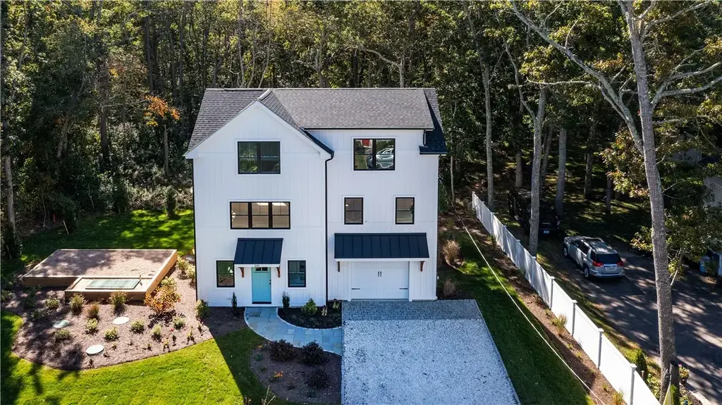 216 South Pier Rd, Narragansett