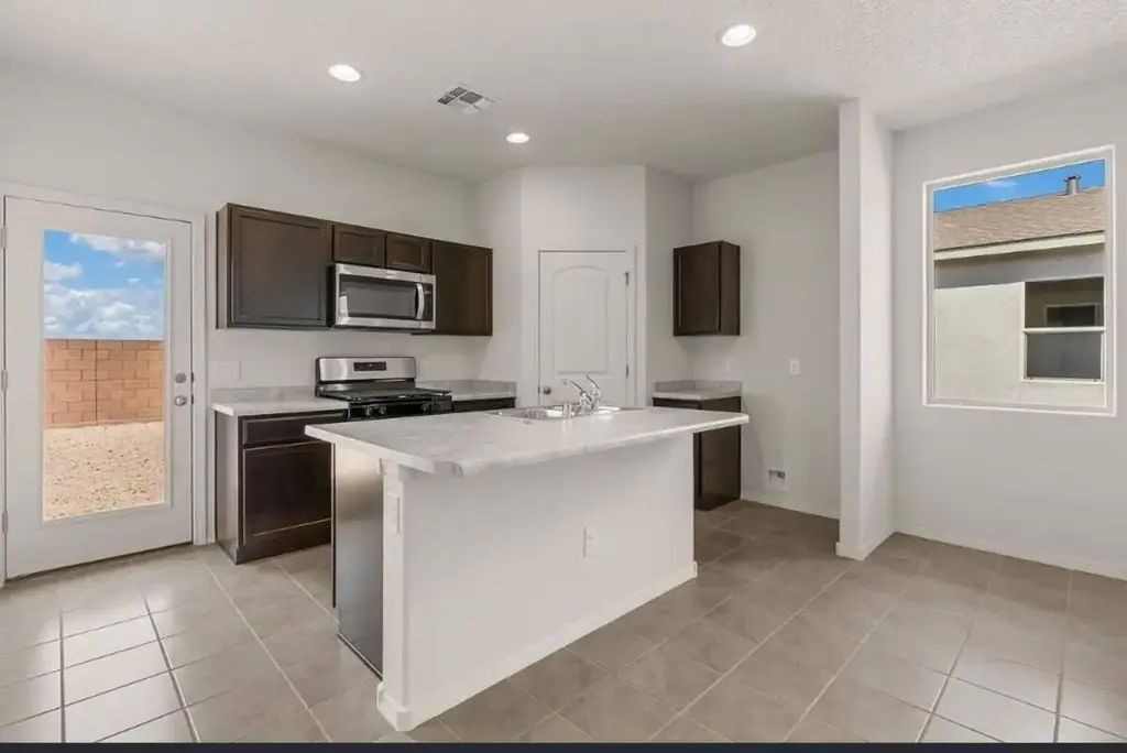 32 Camino Viejo, Los Lunas